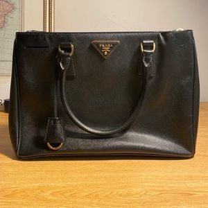 Prada Gardener’s Tote, size Medium. Made of black saffiano leather.